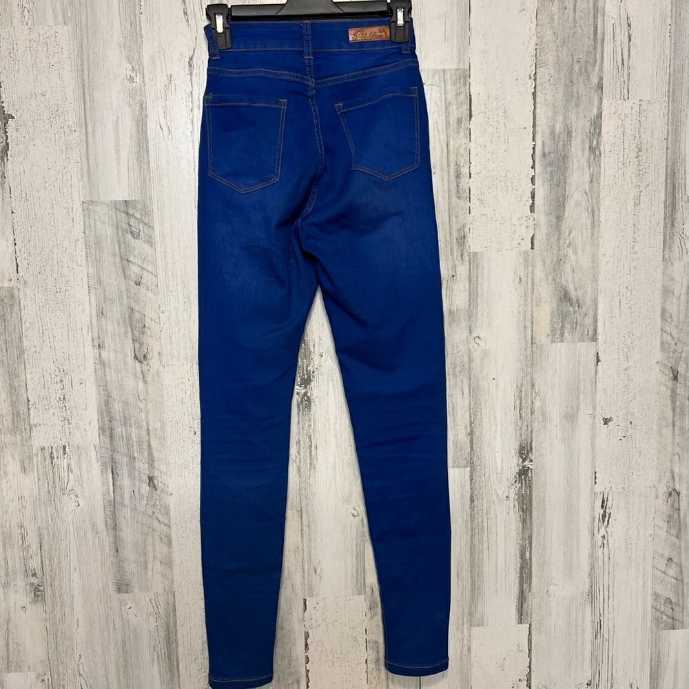 Blue jeans  - Picture 2 of 6